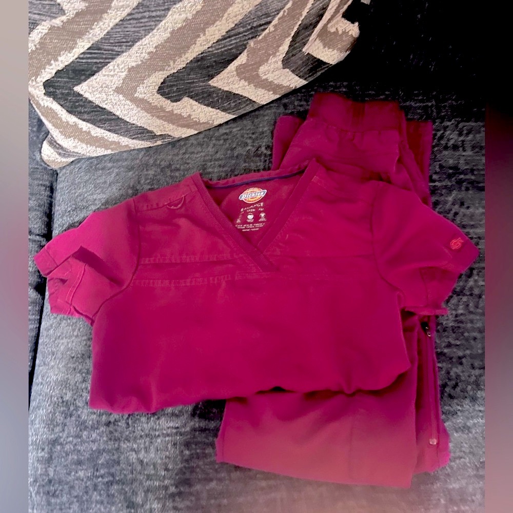 SOLD!!! Dickie scrubs